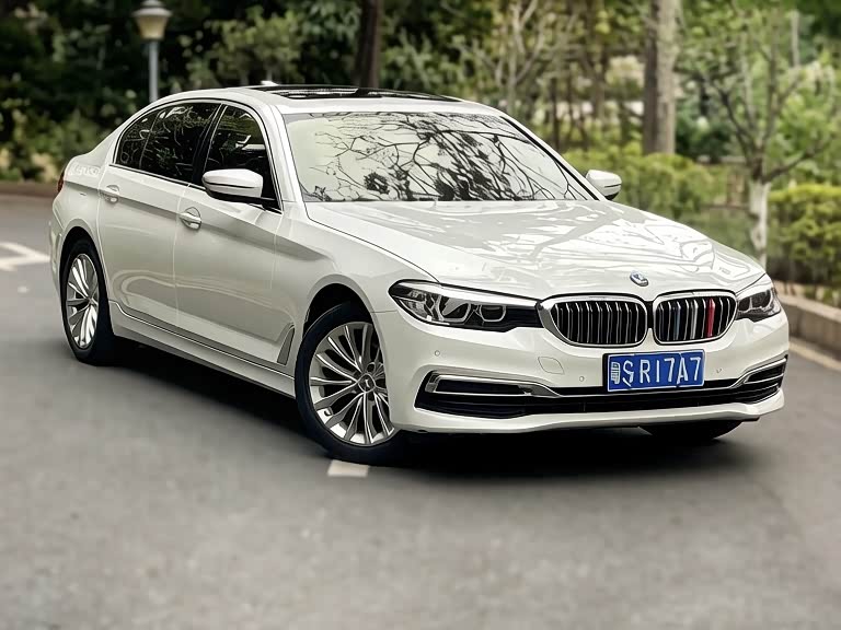 BMW 5 Series 2019 — фото 26