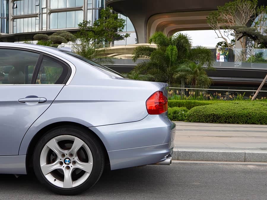 BMW 3 Series 2010 — фото 25