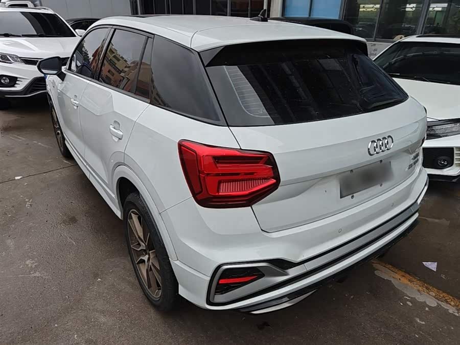 Audi Q2L 2023 — фото 23