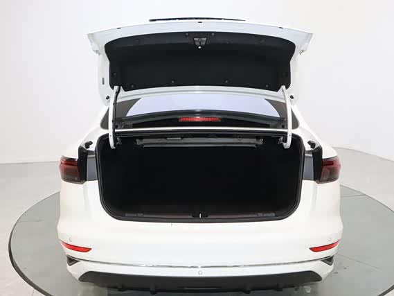 Geely Emgrand 2025