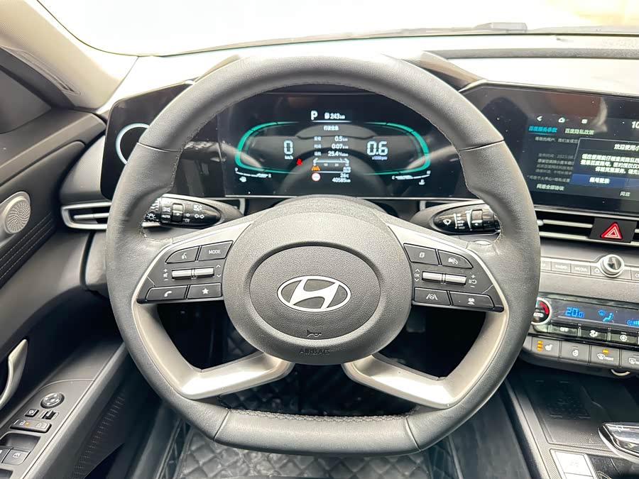 Hyundai Elantra 2023 — фото 8