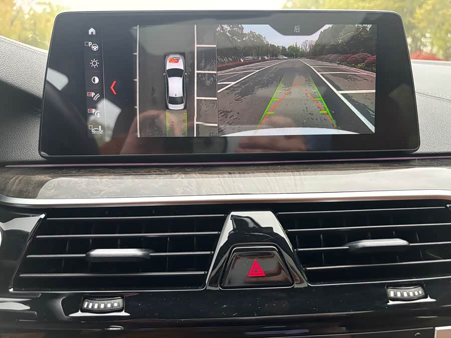 BMW 5 Series 2018 — фото 20
