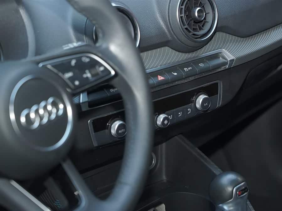 Audi Q2L 2020 — фото 16