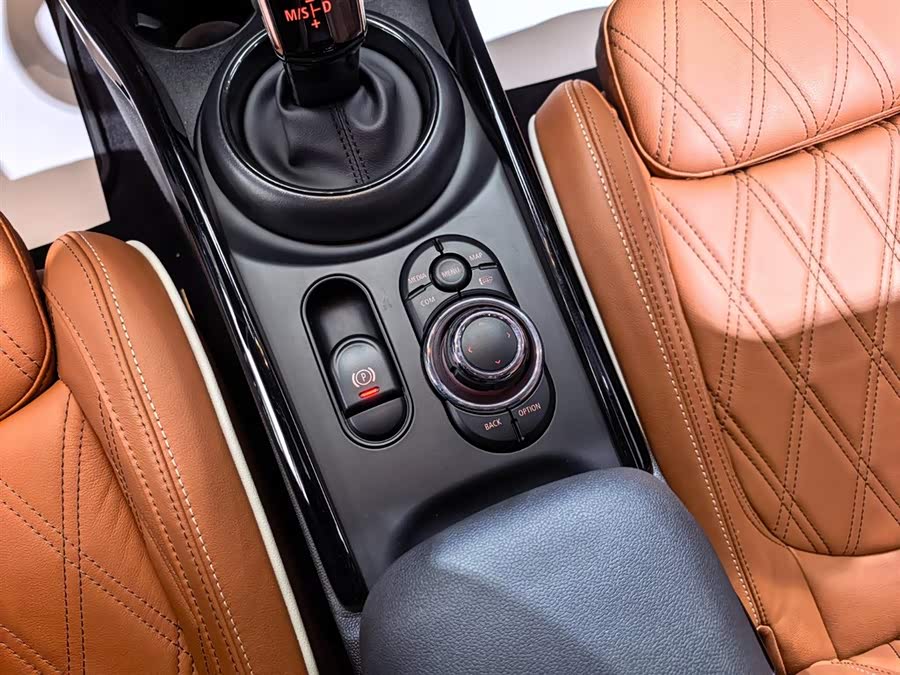 MINI Clubman 2023 — фото 13
