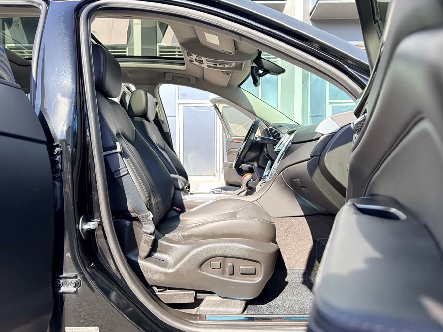 Cadillac SRX 2015 — фото 10
