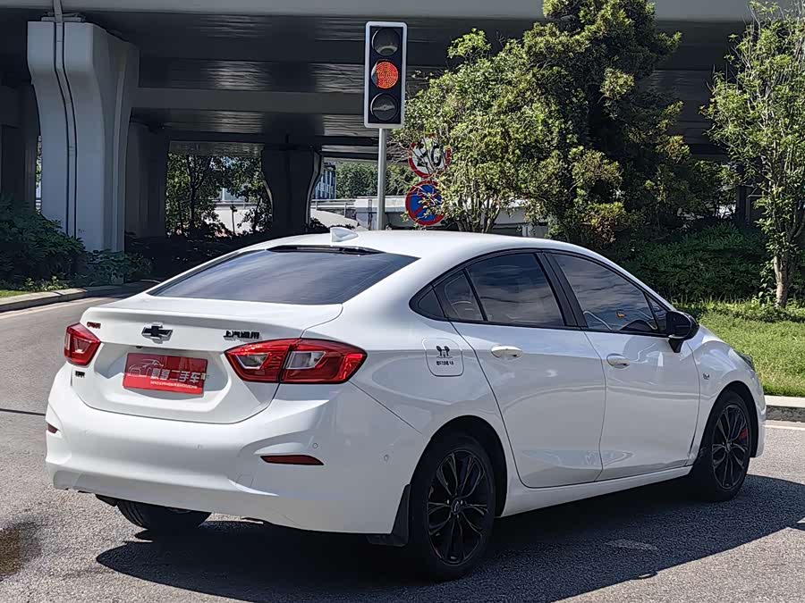 Chevrolet Cruze 2018 — фото 13