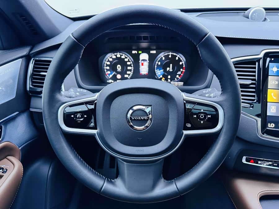 Volvo XC90 2021 — фото 18