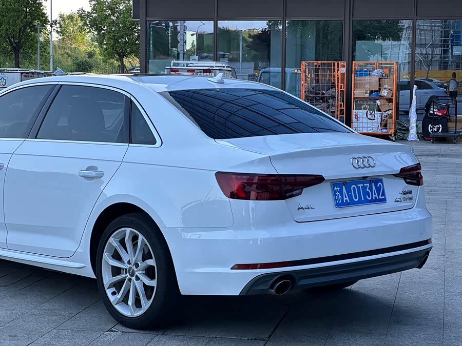Audi A4L 2018