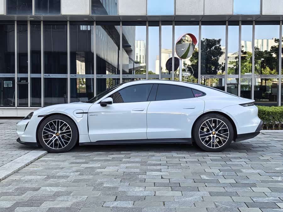 Porsche Taycan 2022