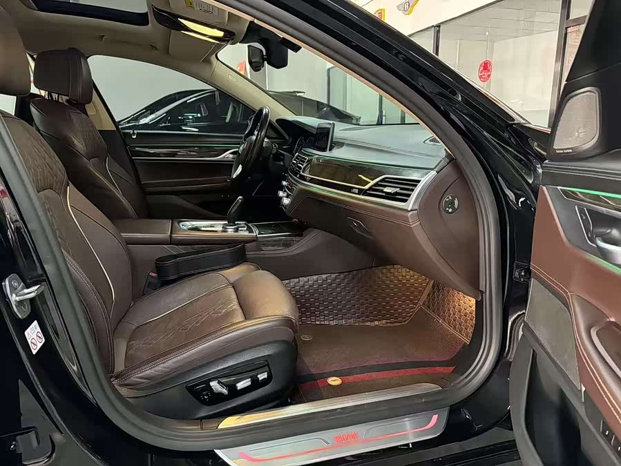 BMW 7 Series 2018 — фото 10