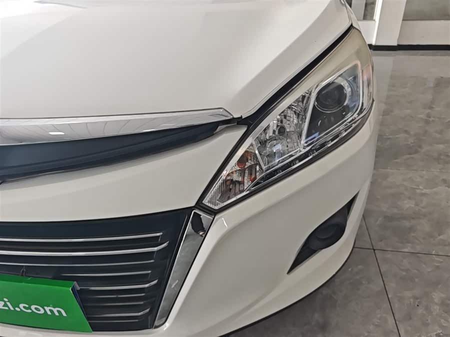 Luxgen You6 SUV 2015 — фото 24