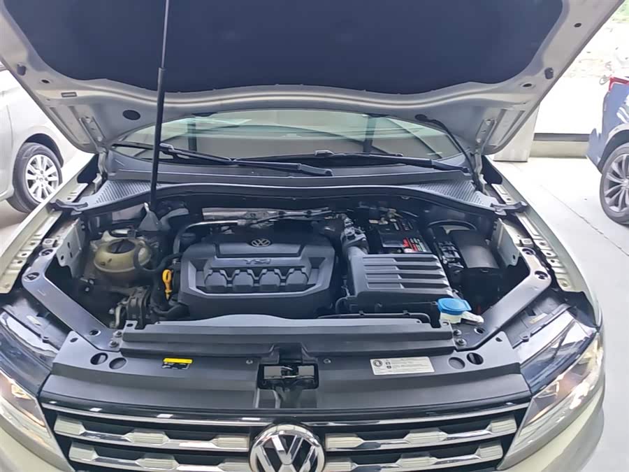 Volkswagen Tiguan L 2018 — фото 20