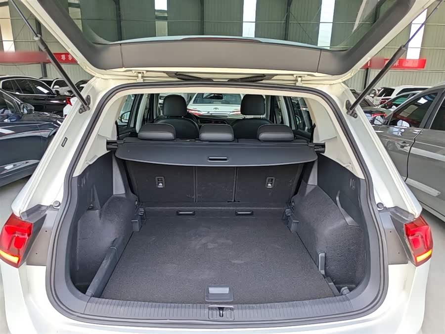 Volkswagen Tiguan L 2018 — фото 19