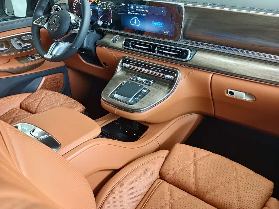 Mercedes-Benz V-Class 2024