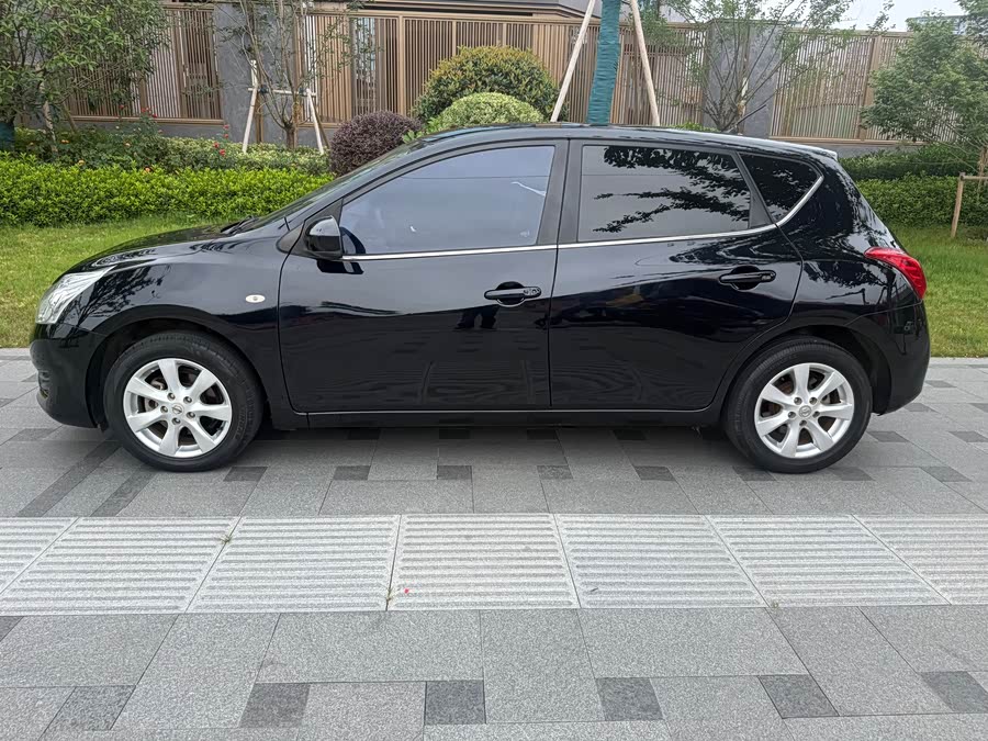 Nissan Tiida 2011
