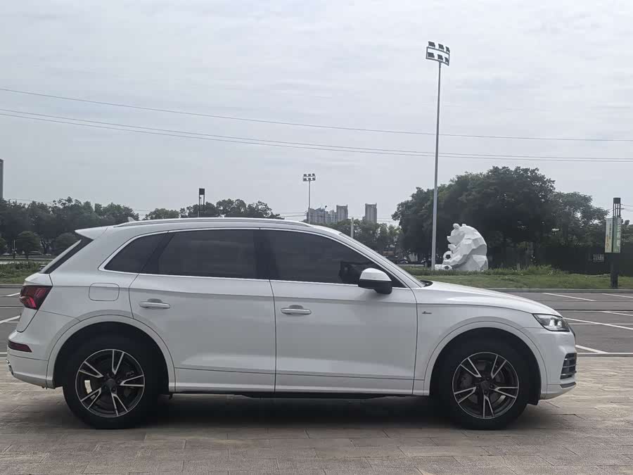 Audi Q5L 2020