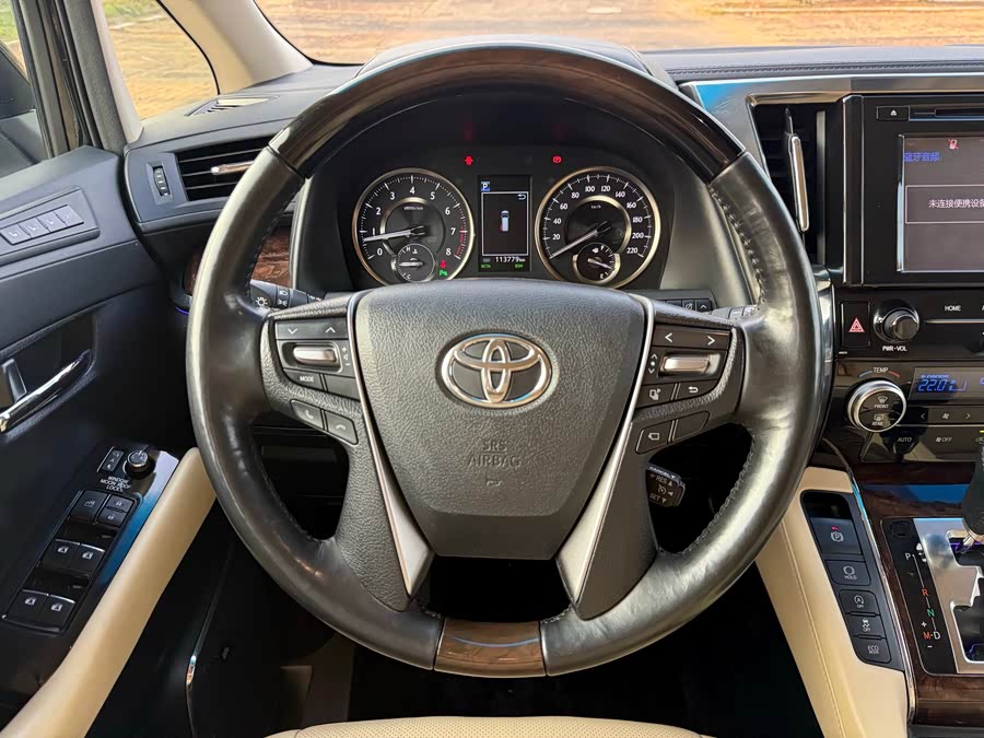 Toyota Alphard 2018 — фото 10