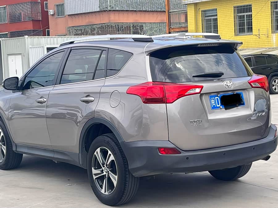 Toyota RAV4 2015