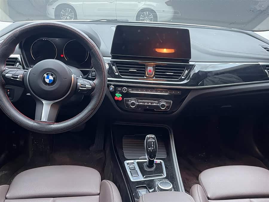 BMW 1 Series 2022 — фото 10