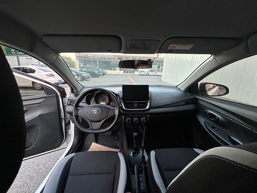 Toyota Yaris L 2021 — фото 12