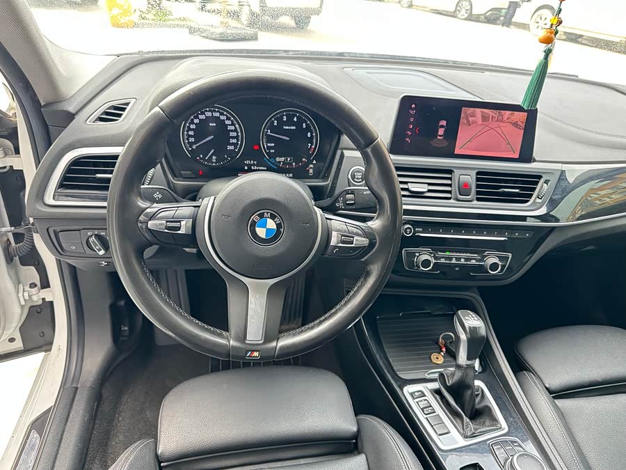 BMW 1 Series 2019 — фото 9