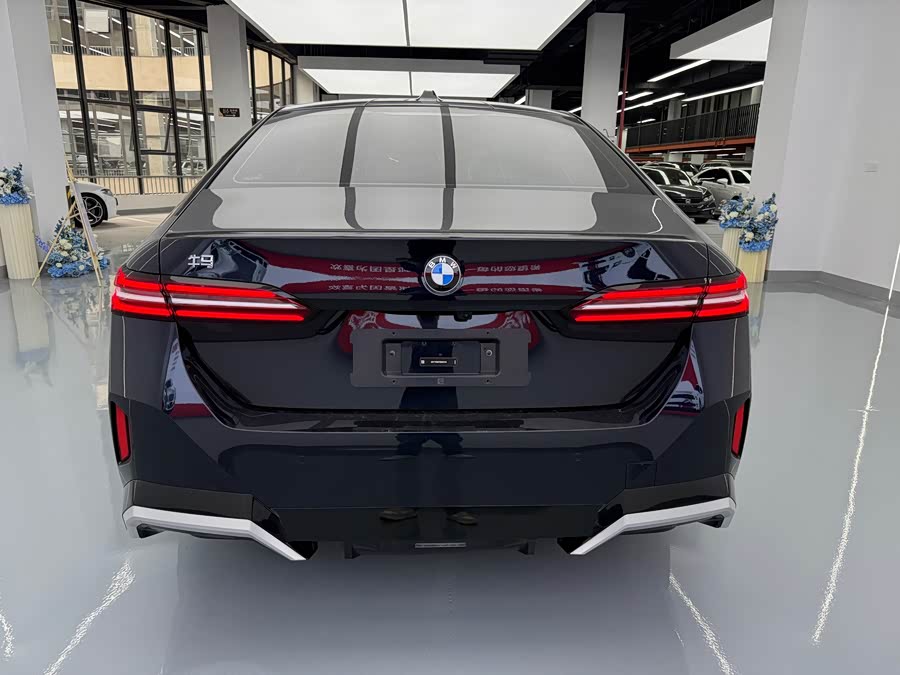 BMW 5 Series 2025 — фото 14