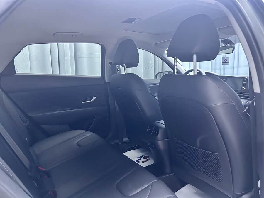 Hyundai Elantra 2023 — фото 16