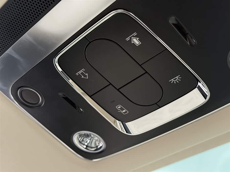 Bentley Flying Spur Plug-In Hybrid 2025 — фото 40