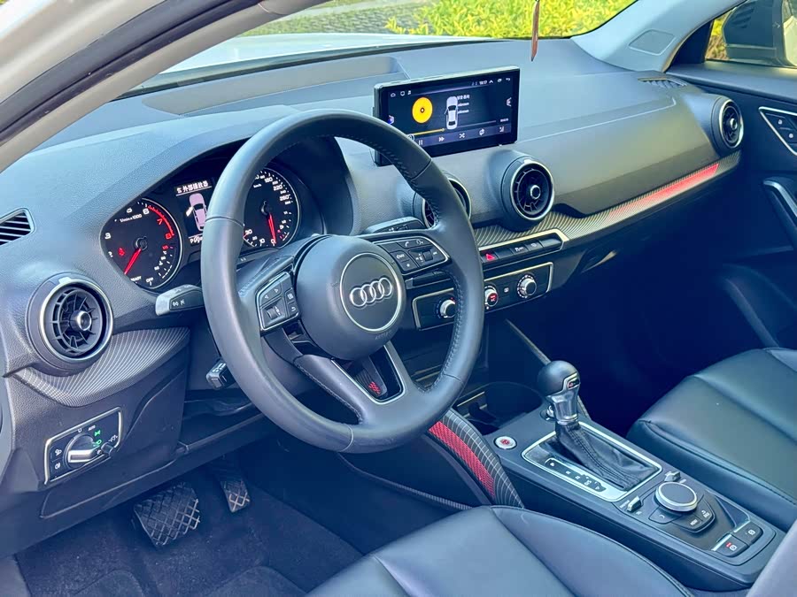 Audi Q2L 2018 — фото 11