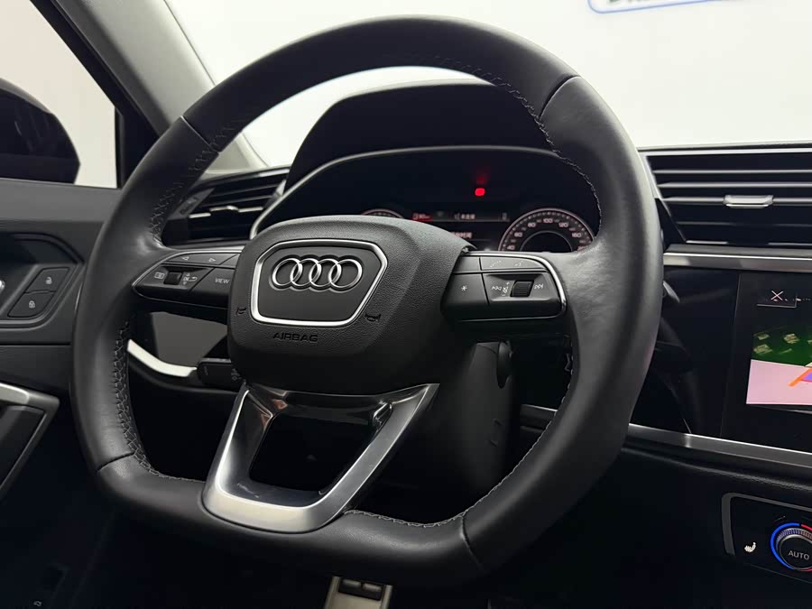 Audi Q3 2023 — фото 13