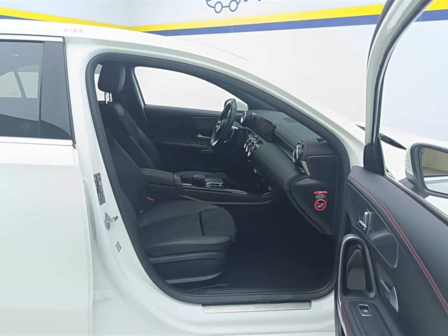 Mercedes-Benz A-Class 2023 — фото 8