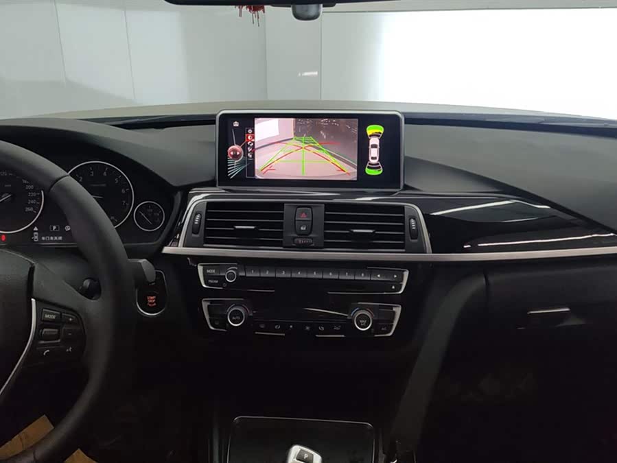 BMW 3 Series 2017 — фото 13