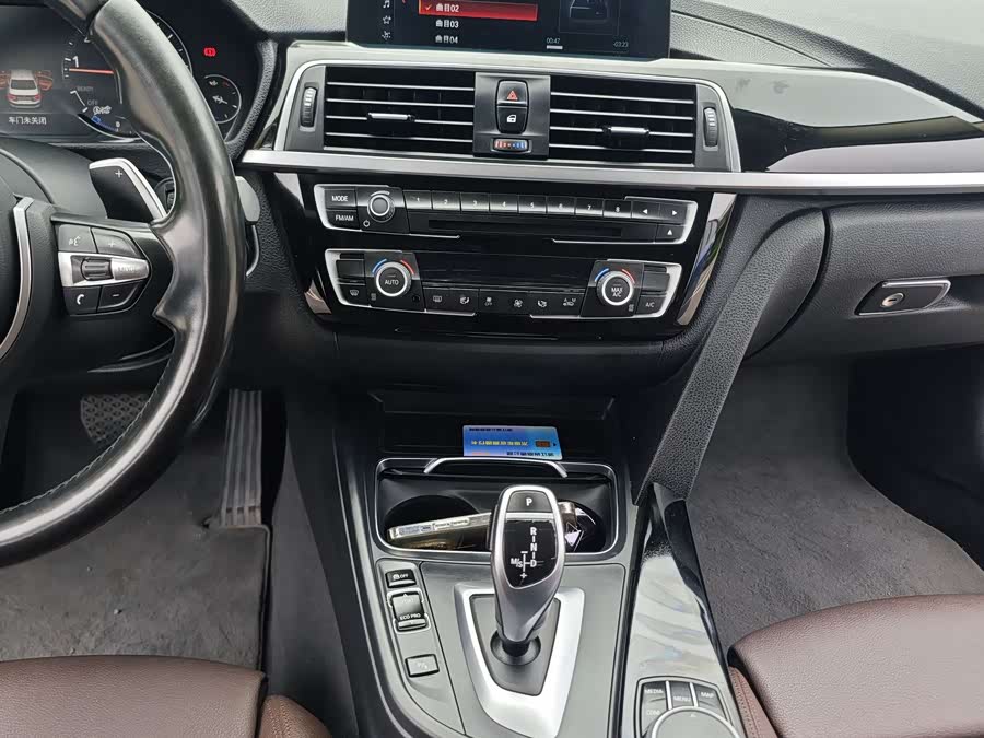 BMW 3 Series 2019 — фото 10
