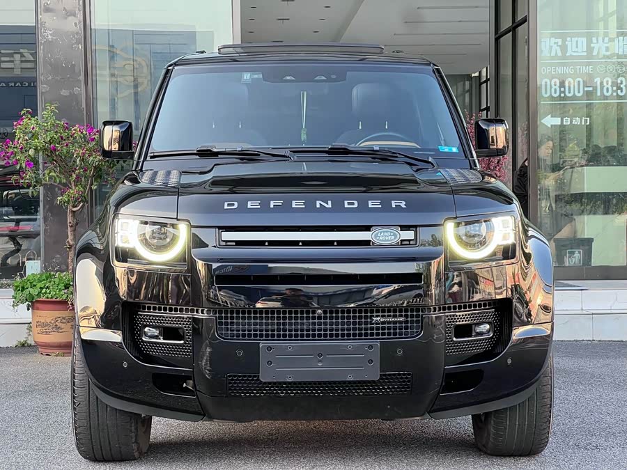 Land Rover Defender 2023