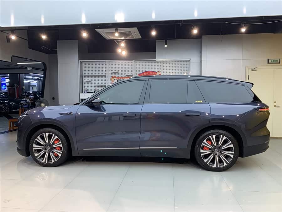 NIO ES8 2024