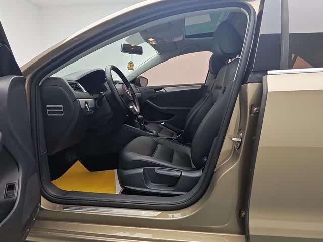 Volkswagen Sagitar 2014