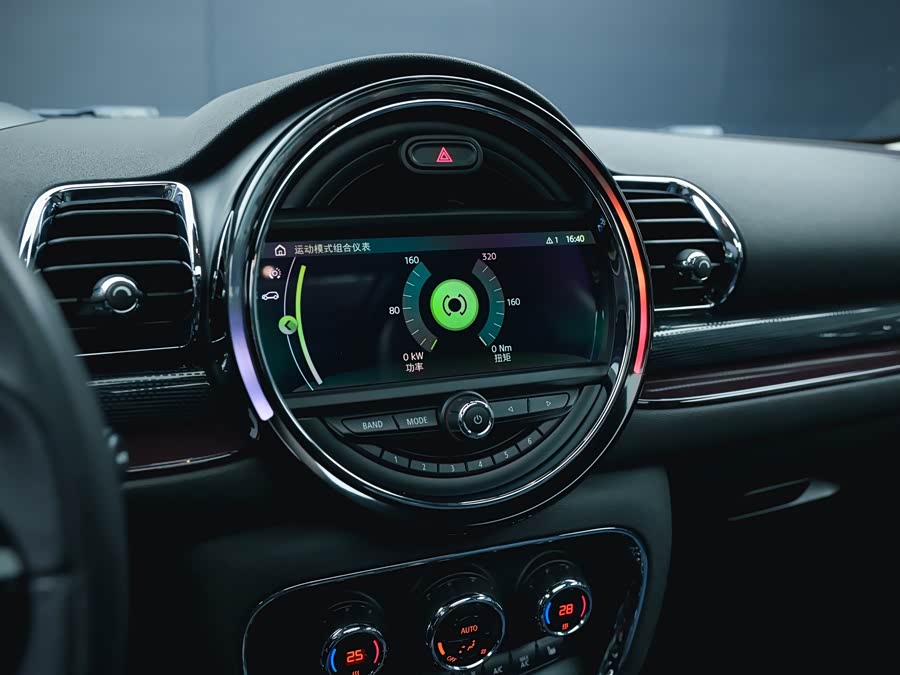 MINI Clubman 2016 — фото 14