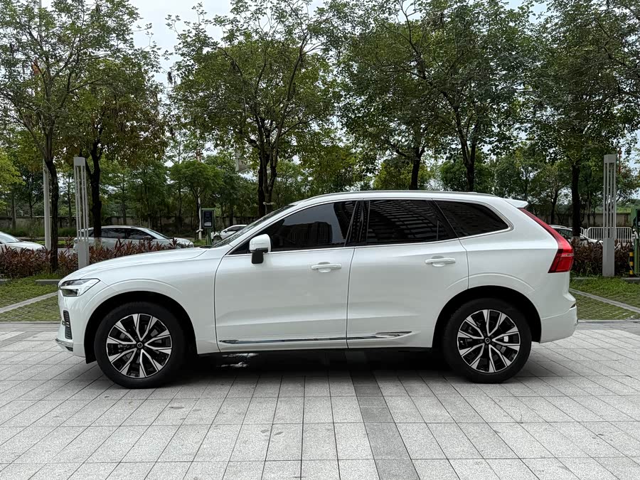 Volvo XC60 2023 — фото 10