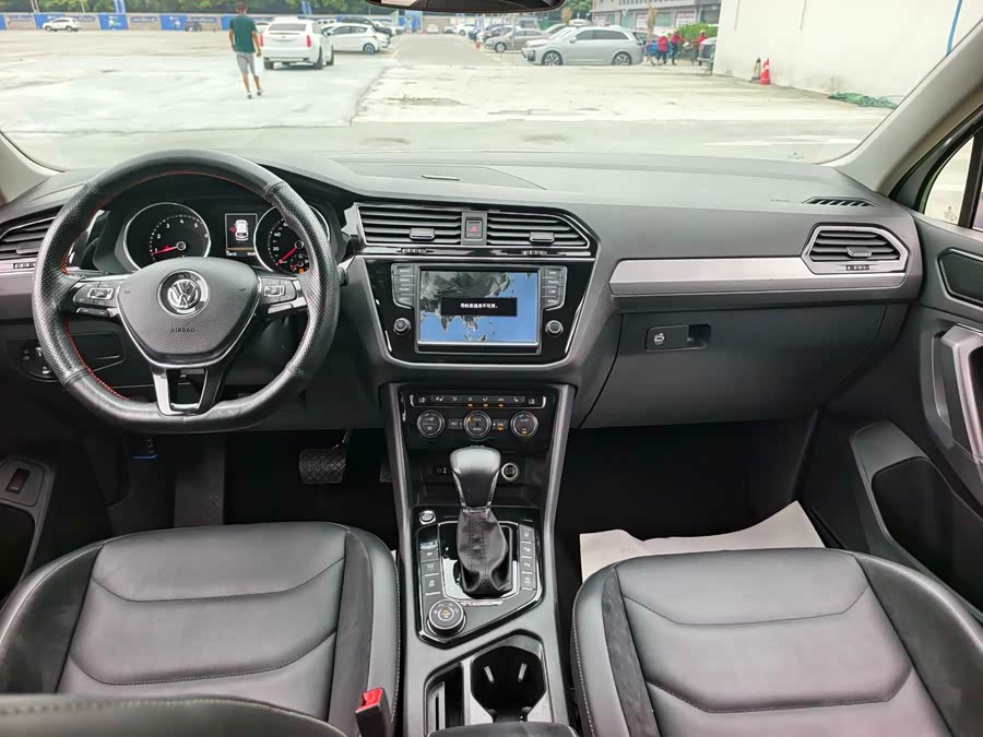 Volkswagen Tiguan L 2017 — фото 12