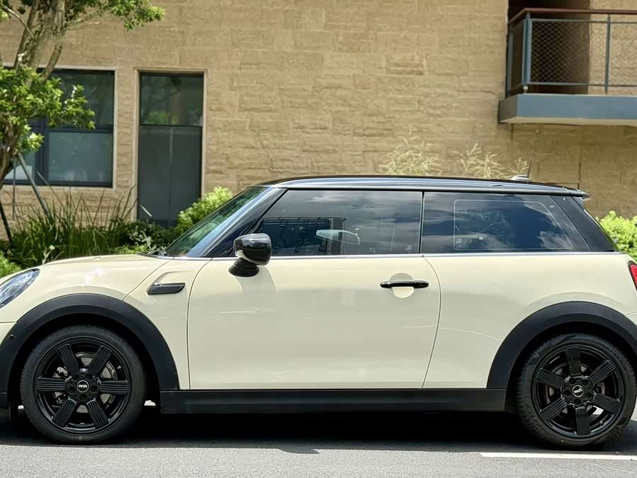 MINI MINI 2023