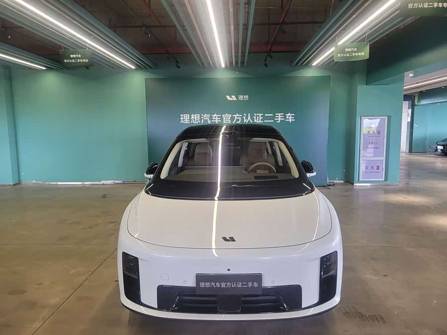 Li Auto i8 2025