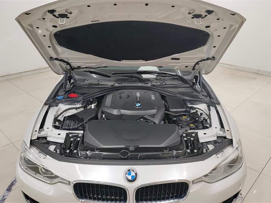 BMW 3 Series 2017 — фото 10