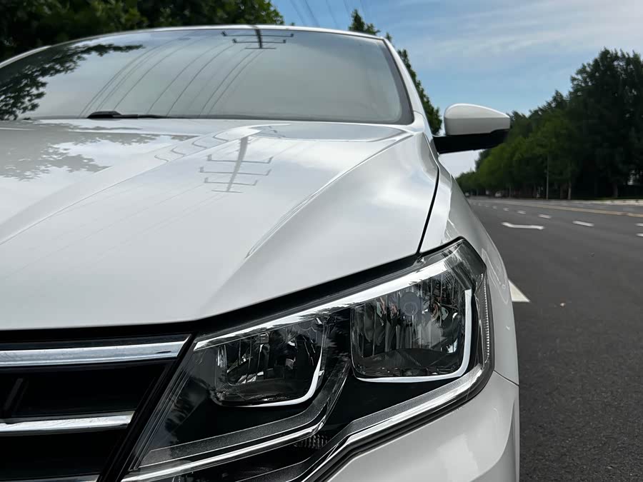 Volkswagen Jetta 2017 — фото 11