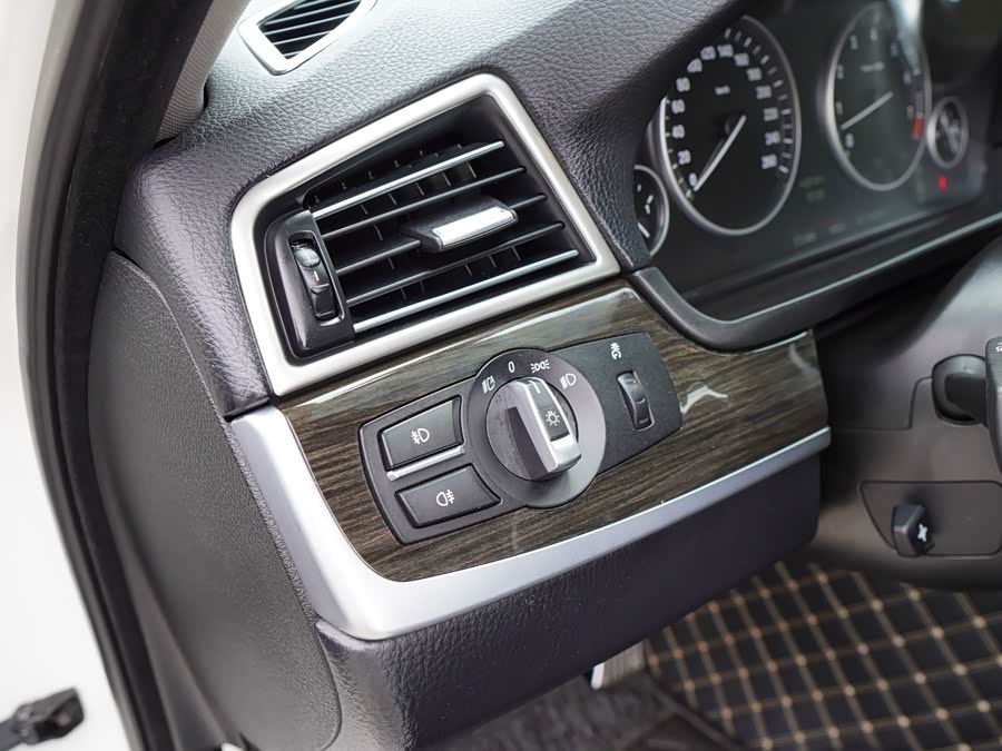 BMW 5 Series 2013 — фото 20