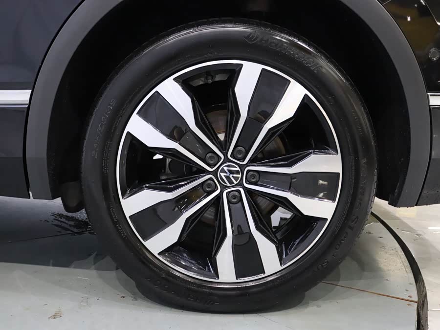 Volkswagen Tiguan L 2022 — фото 18