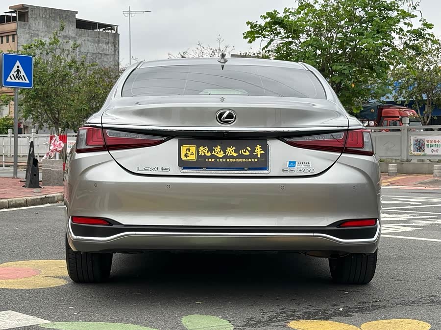 Lexus ES 2023