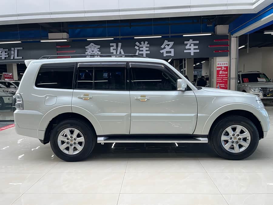 Mitsubishi Pajero 2016