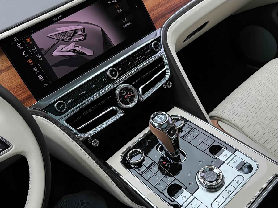 Bentley Flying Spur Plug-In Hybrid 2022 — фото 23