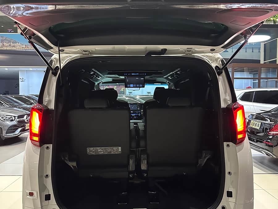 Toyota Alphard 2020 — фото 20