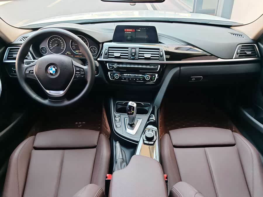 BMW 3 Series 2018 — фото 20